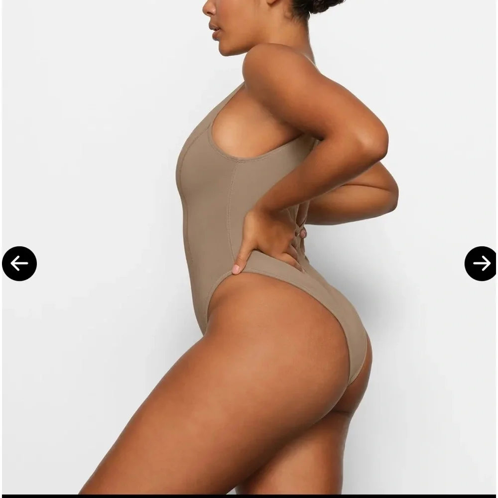 SKIMS SPORTS SWIM SCOOP NECK ONE PIECE